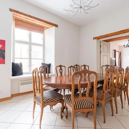 Old Town - Premium Medieval House Апартаменты *